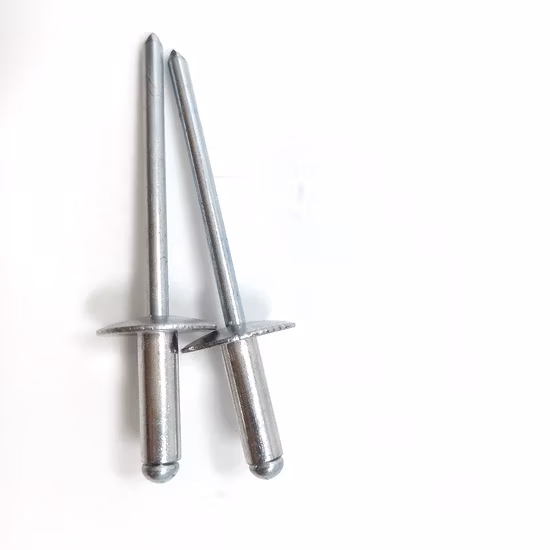 Domo de remache ciego de acero de aluminio de extremo abierto DIN7337 de suministro de fábrica, avellanado, remache de cabeza de brida de color Pop